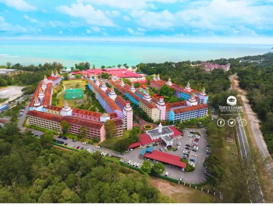 Lotus Desaru Beach Resort, 2 Bdrms, W/Splash Park Bandar Penawar Buitenkant foto