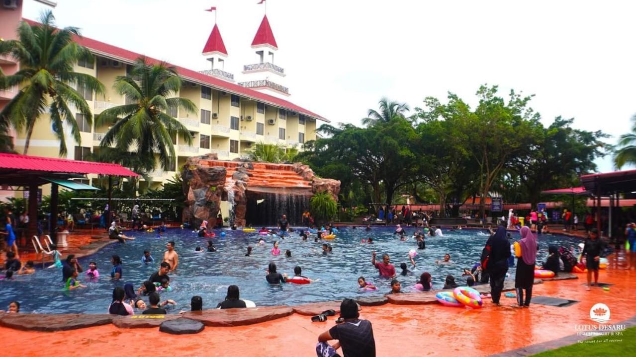 Lotus Desaru Beach Resort, 2 Bdrms, W/Splash Park Bandar Penawar Buitenkant foto